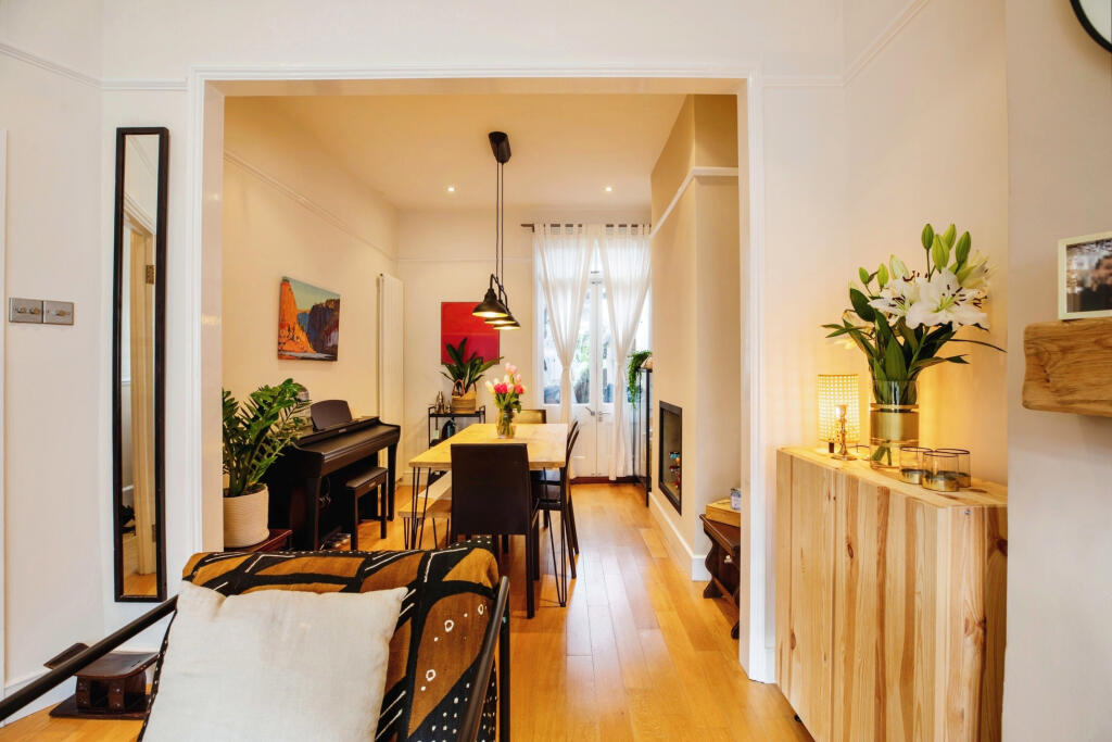 House in London - View 5