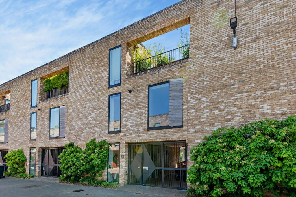 Main image of property: Henslow Mews, Cambridge, Cambridgeshire