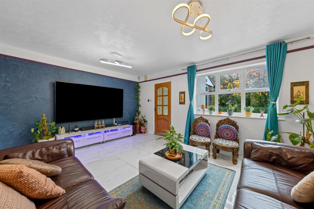 House in Milton Keynes, Two Mile Ash, Abbey Hill - View 4