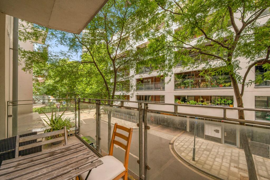 Apartment in London - More