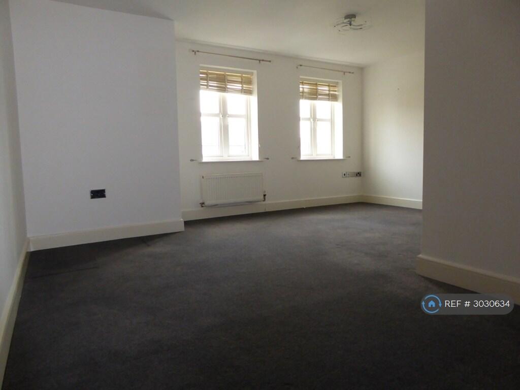 Apartment in Hemel Hempstead - View 2
