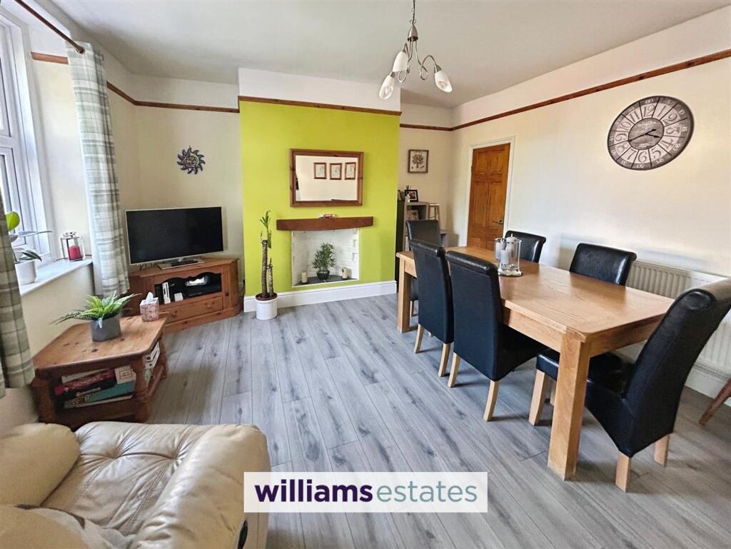 Ruthin, LL15 photo 3