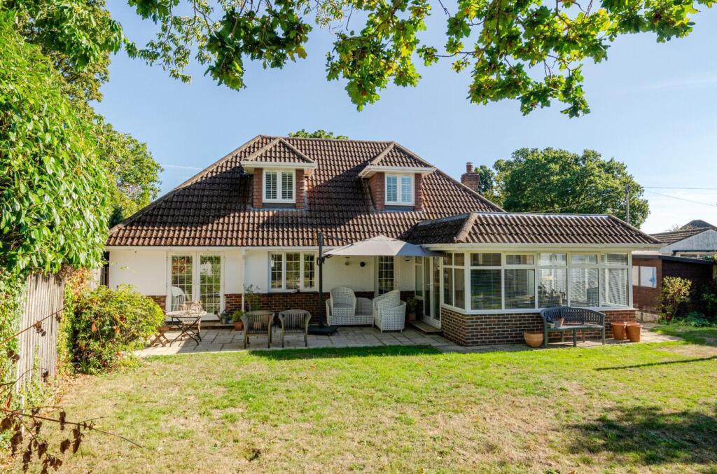 House in Highcliffe-on-Sea, Highcliffe and Walkford - View 3