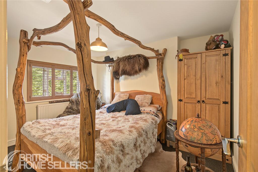 House in Gloucester - View 5