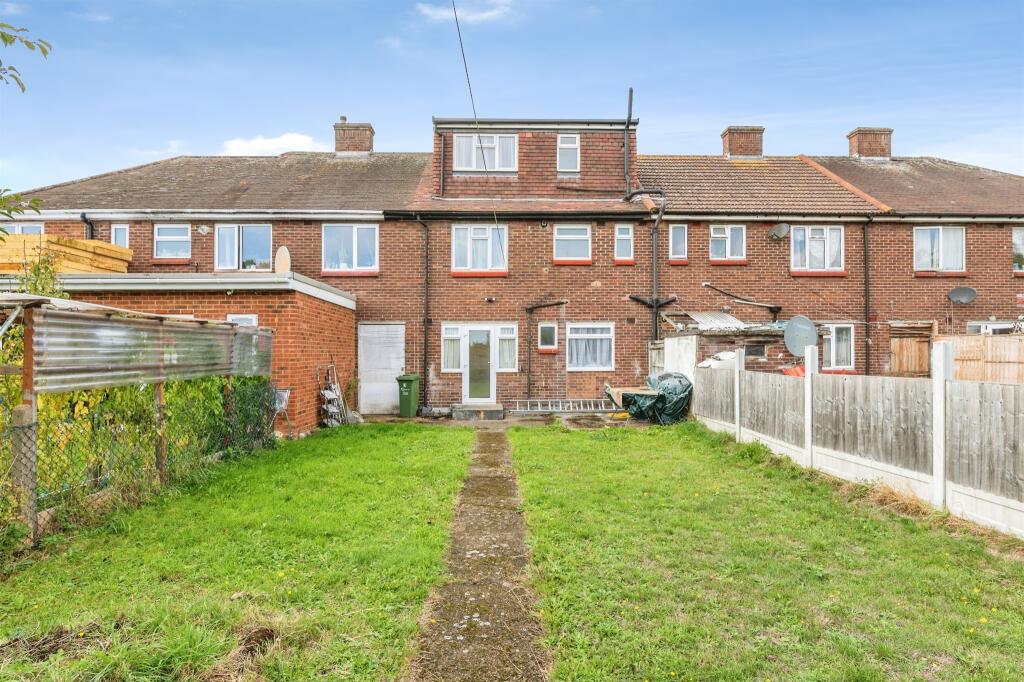Hooks Hall Drive, Dagenham photo 3