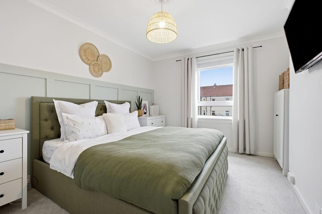 Motehill Road, Paisley, PA3 - More