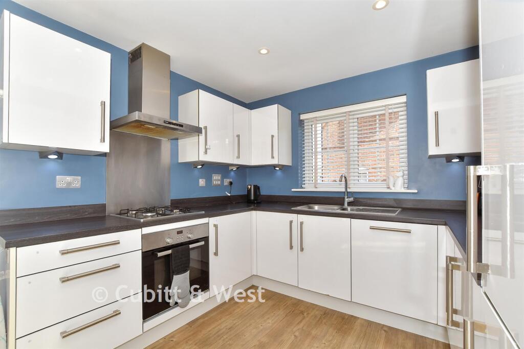 Kilnwood Close, Faygate, West Sussex - View 2