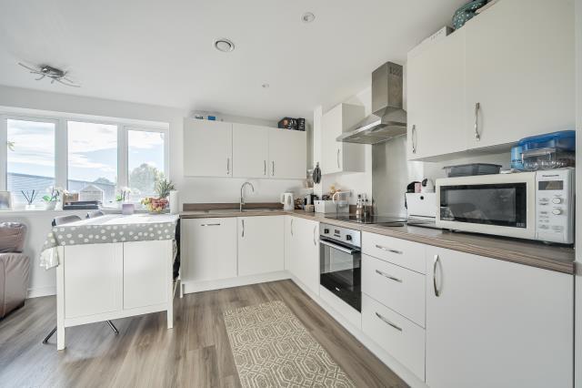 Apartment in Maidenhead, North Town - View 5