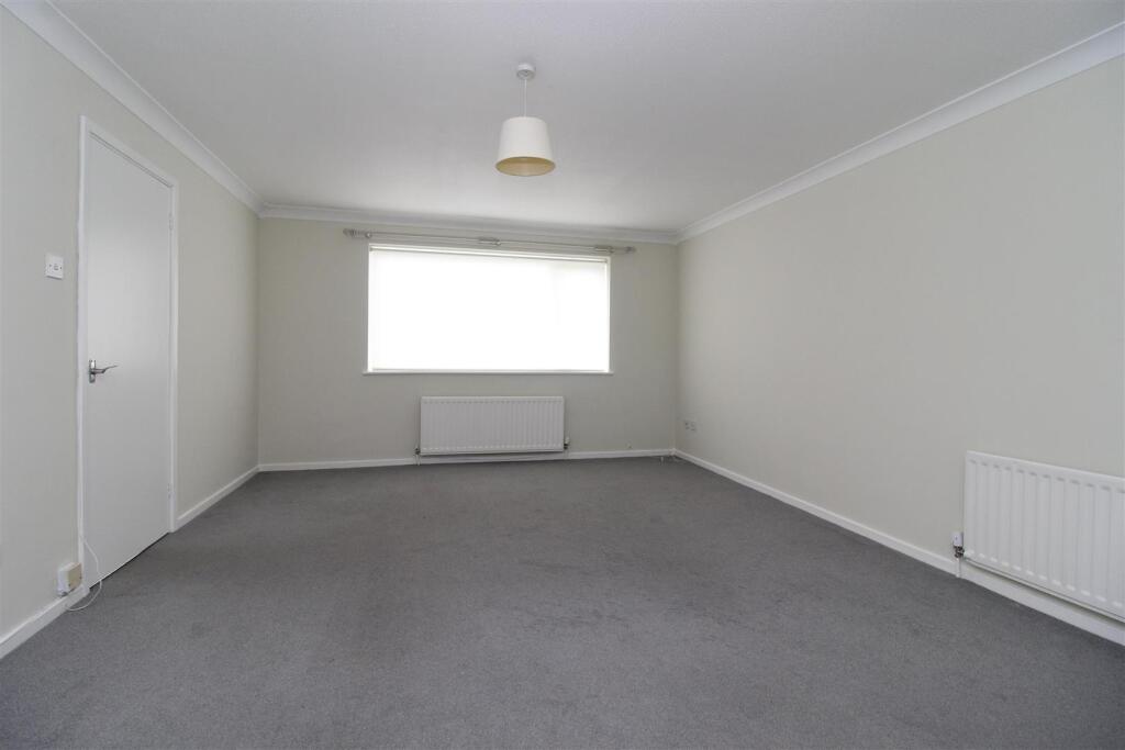 Reynolds Close, Herne Bay photo 4