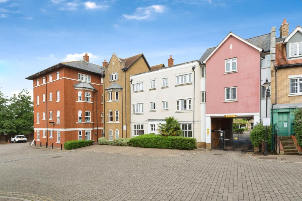 Main image of property: Roche Close, Rochford, Essex, SS4