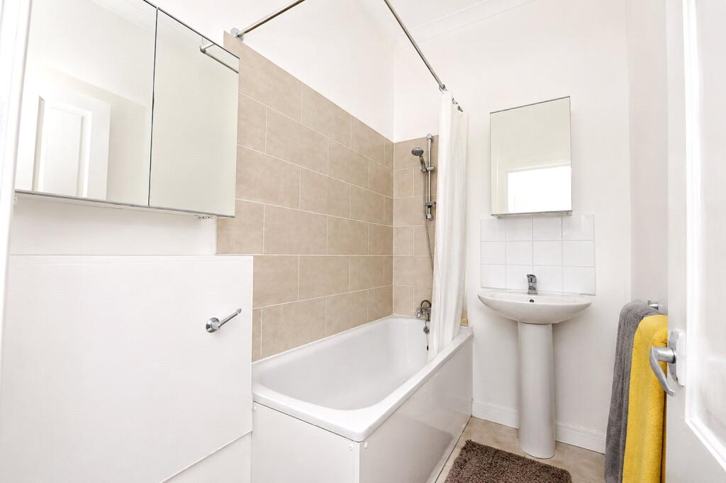 Apartment in London, Mercator Estate, Hither Green - View 4