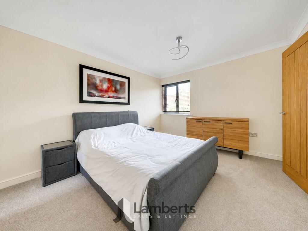Brookes Close, Studley, B80 – další