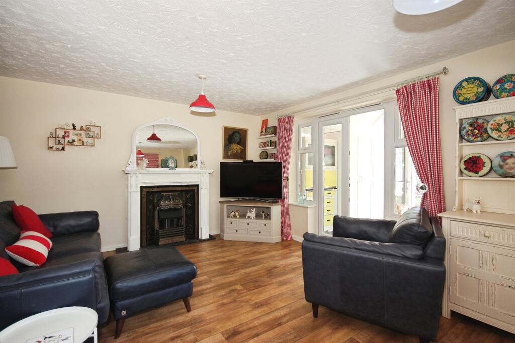 House in Warwick - View 5