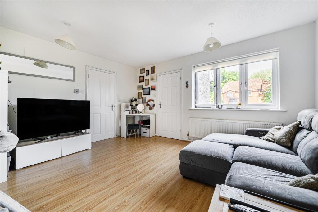 House in Wokingham, Emmbrook - View 4