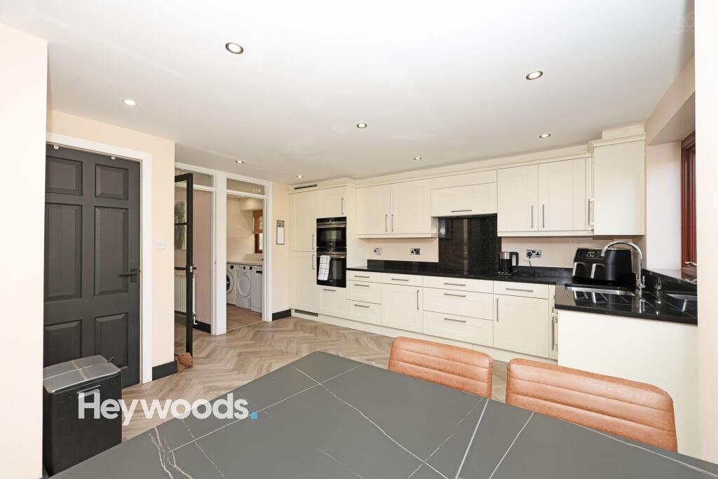 House in Newcastle-under-Lyme, Westbury Park - View 5