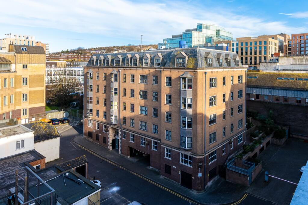 1-bed flat on Pavilion Court, Brighton, £150,000