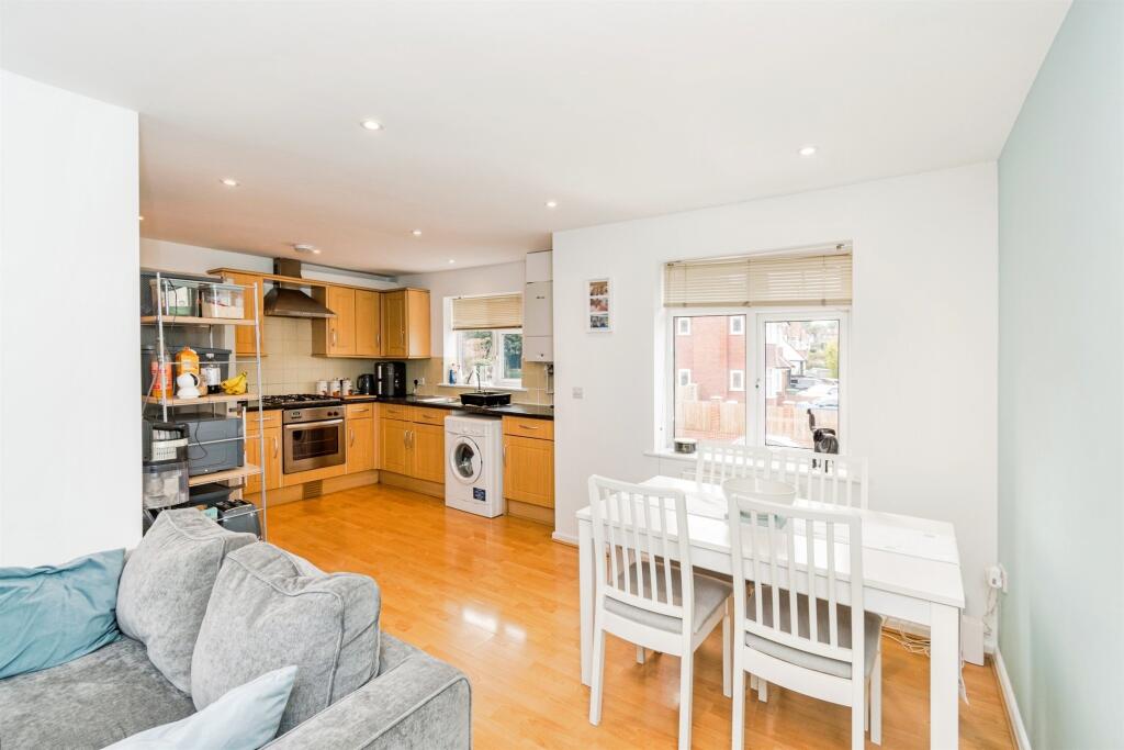 Apartment in Southampton - View 5