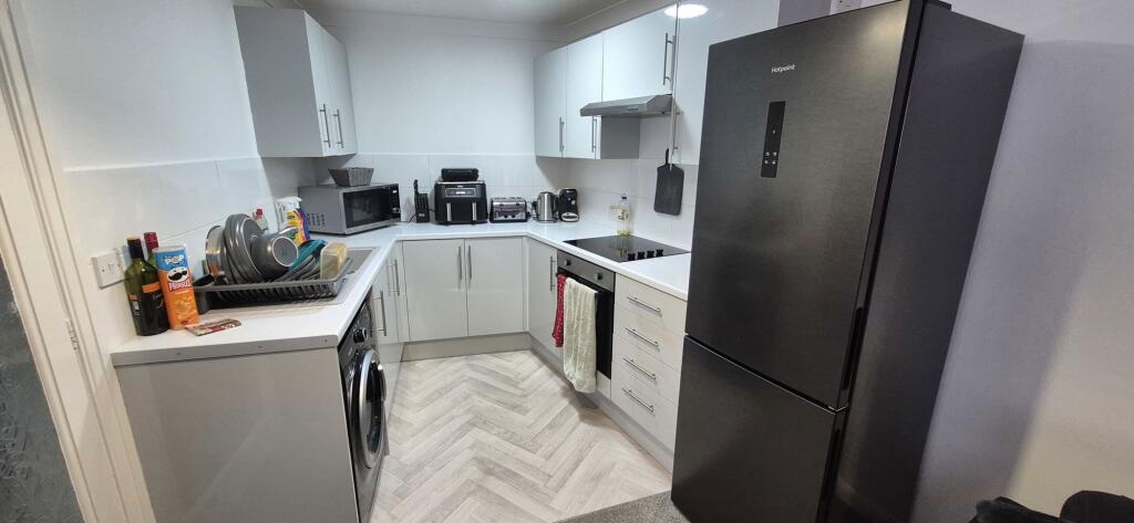 Vincent Street, Scarborough, North Yorkshire, YO12 7HN photo 2
