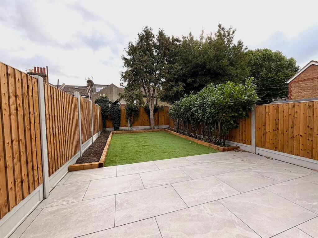 House in Southend-on-Sea - More
