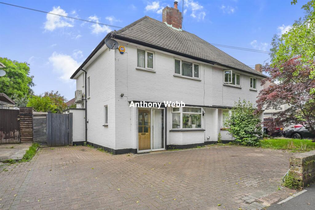 Main image of property: Farndale Avenue, Palmers Green, N13