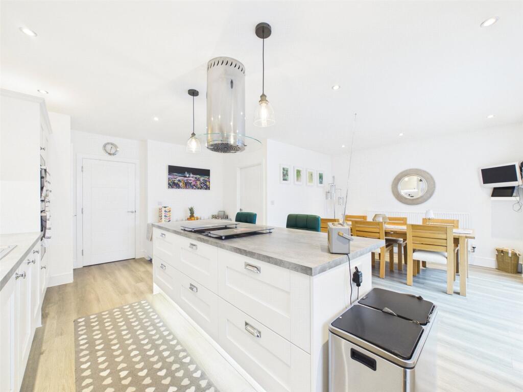 Rectory Close, Maisemore, Gloucester, Gloucestershire, GL2 photo 3