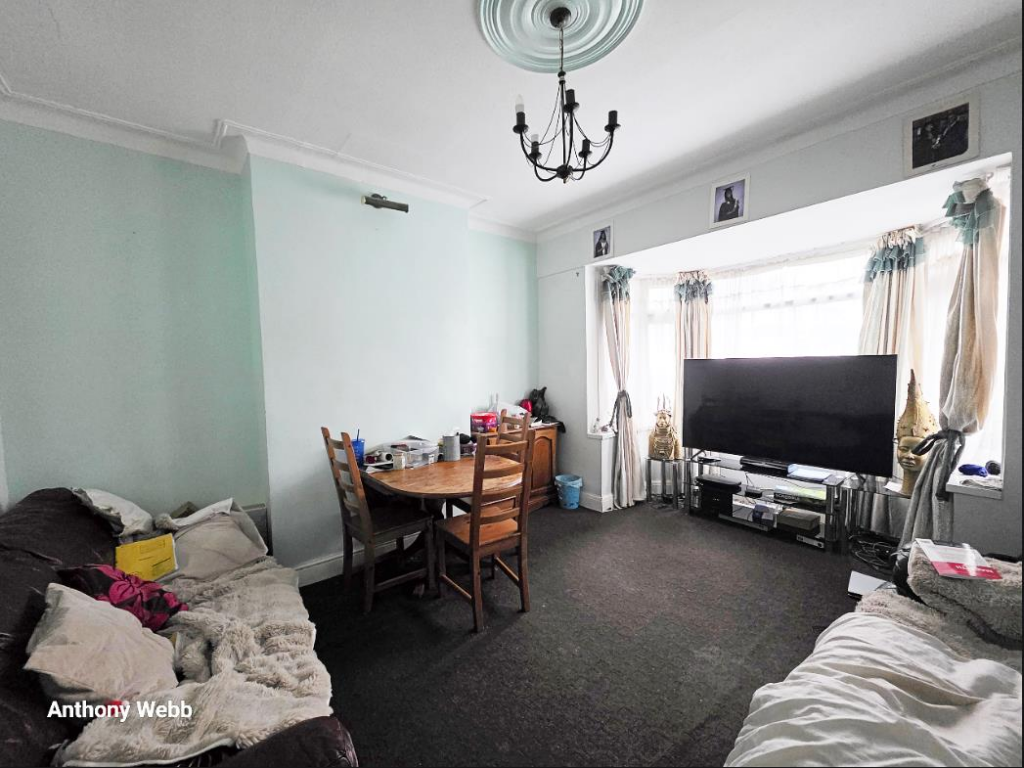 Connaught Gardens, Palmers Green, N13 photo 2