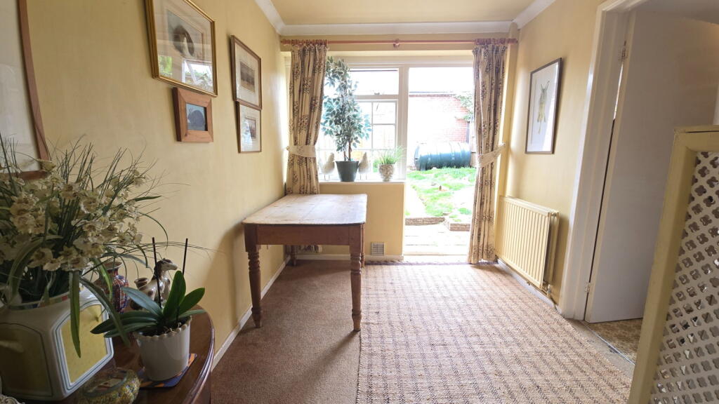 Harwood Rise, Woolton Hill, Newbury, RG20 9XW photo 4