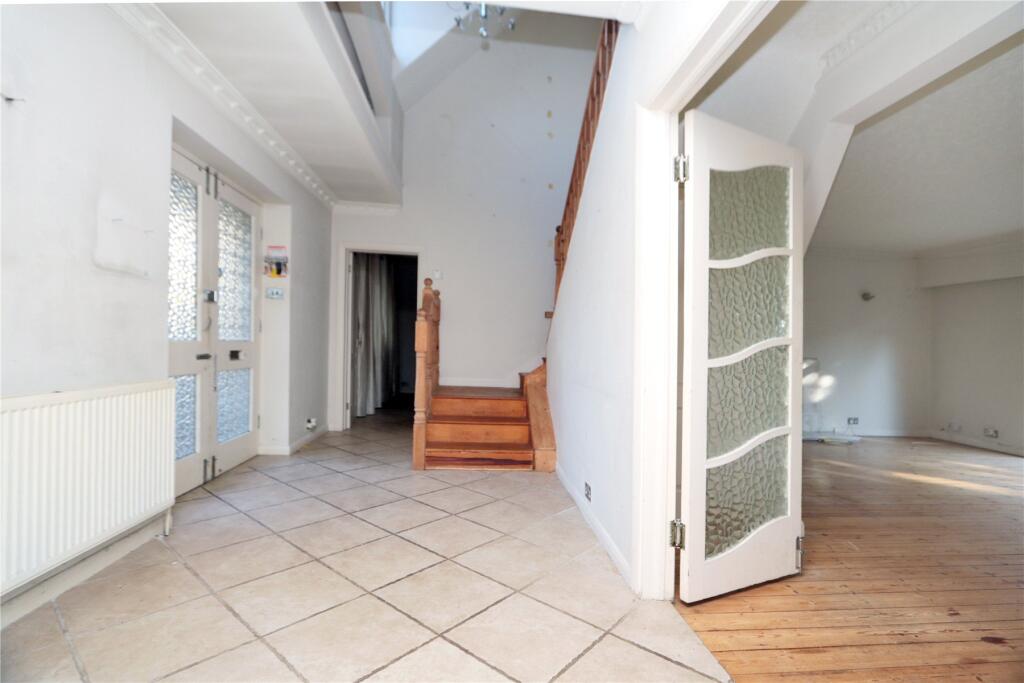 House in Kingston upon Thames - More