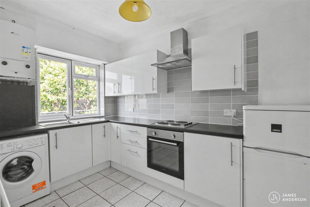 Roehampton High Street, Putney, SW15 photo 4