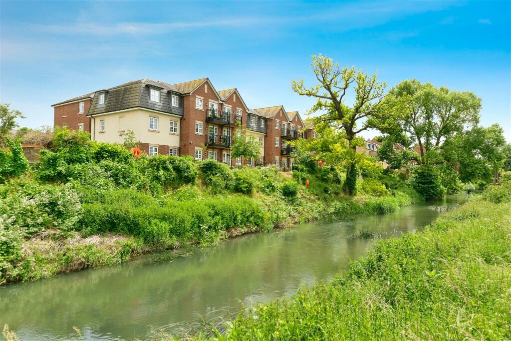 2 bedroom retirement property for sale in Shortmead Street, Biggleswade ...