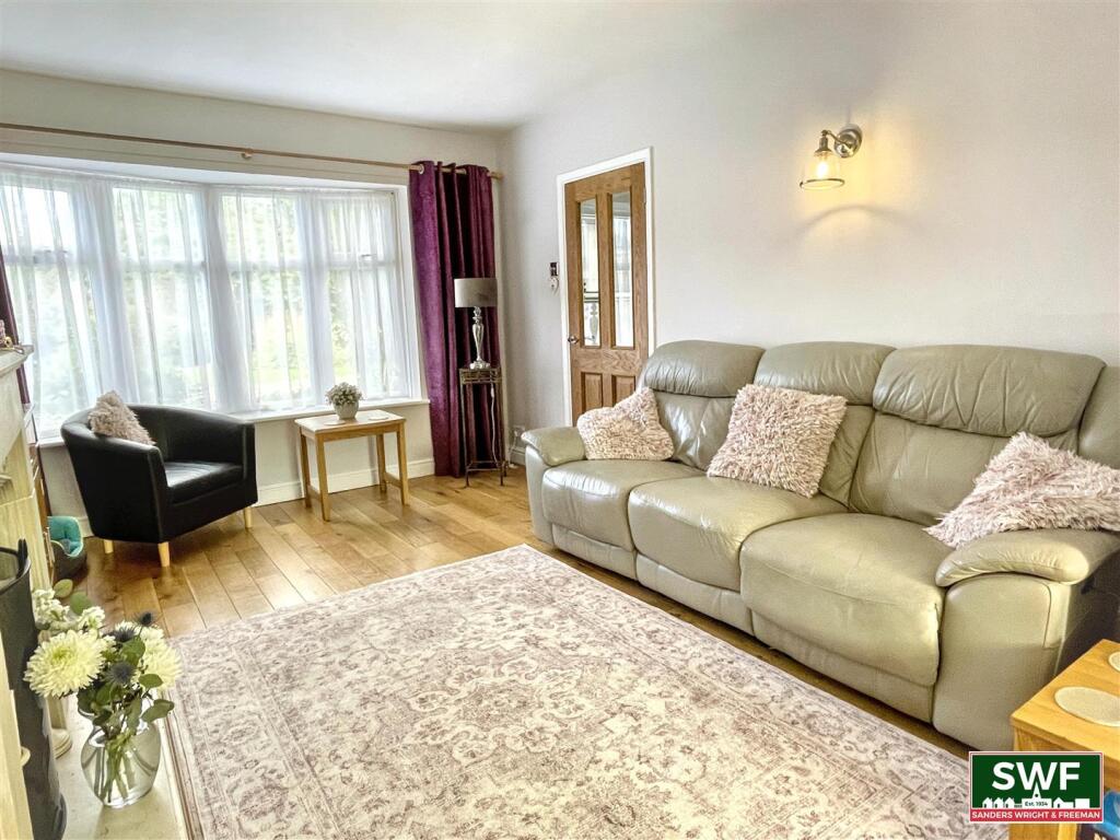 Chillington Drive, Codsall, Wolverhampton photo 4