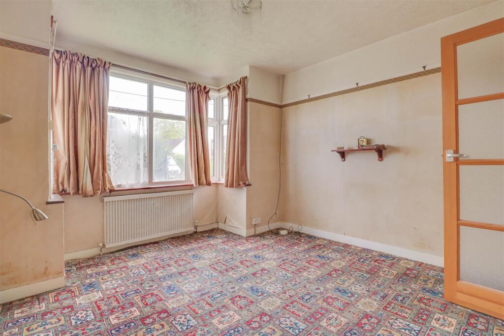 Louvaine Avenue, Wickford photo 3