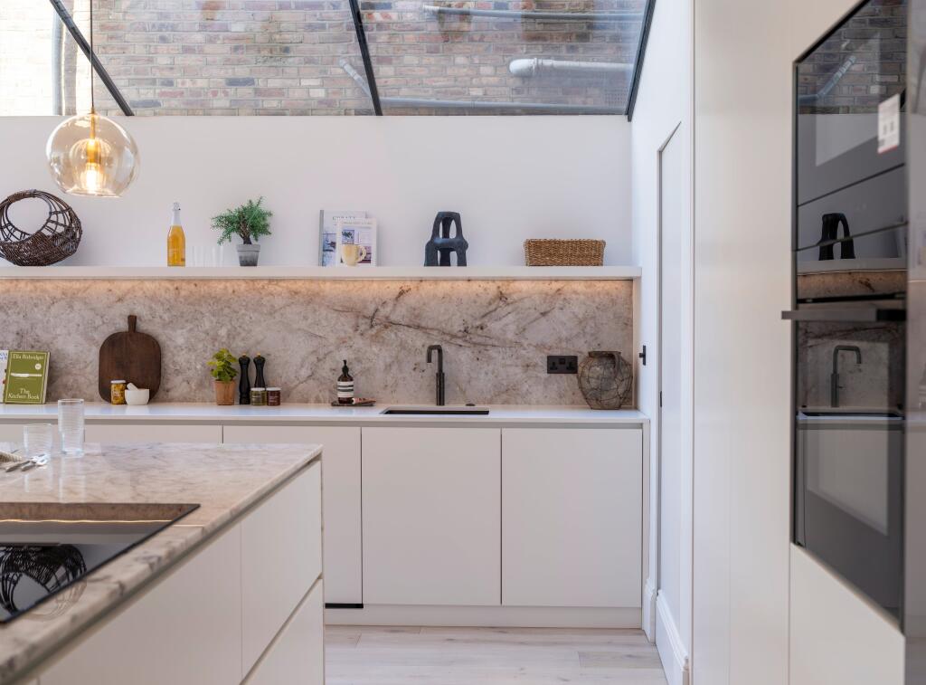 House in London, Brondesbury Park, Queen's Park - More