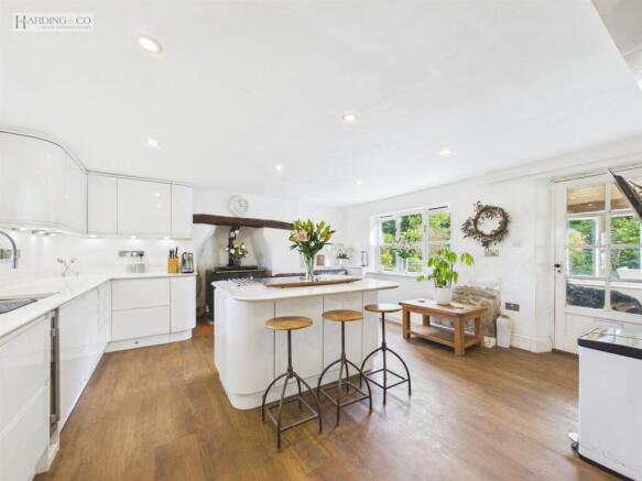 kitchen (2).jpg