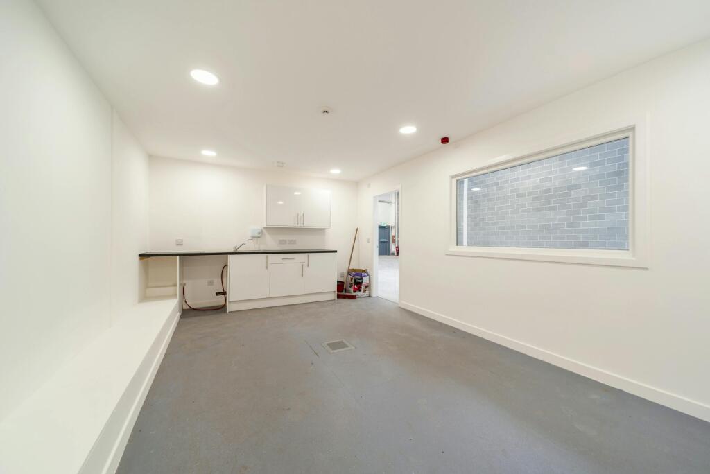8690747-interior10-800.jpg