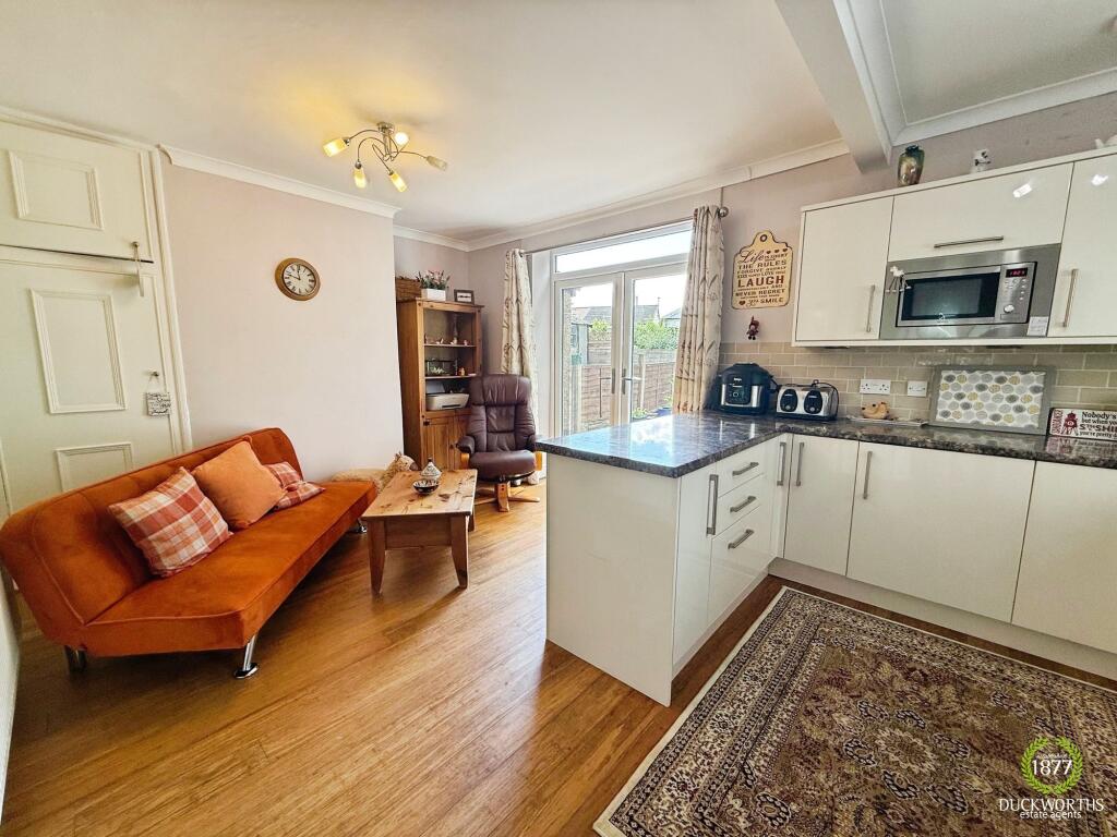 Rossendale Road, Burnley, BB11 photo 4