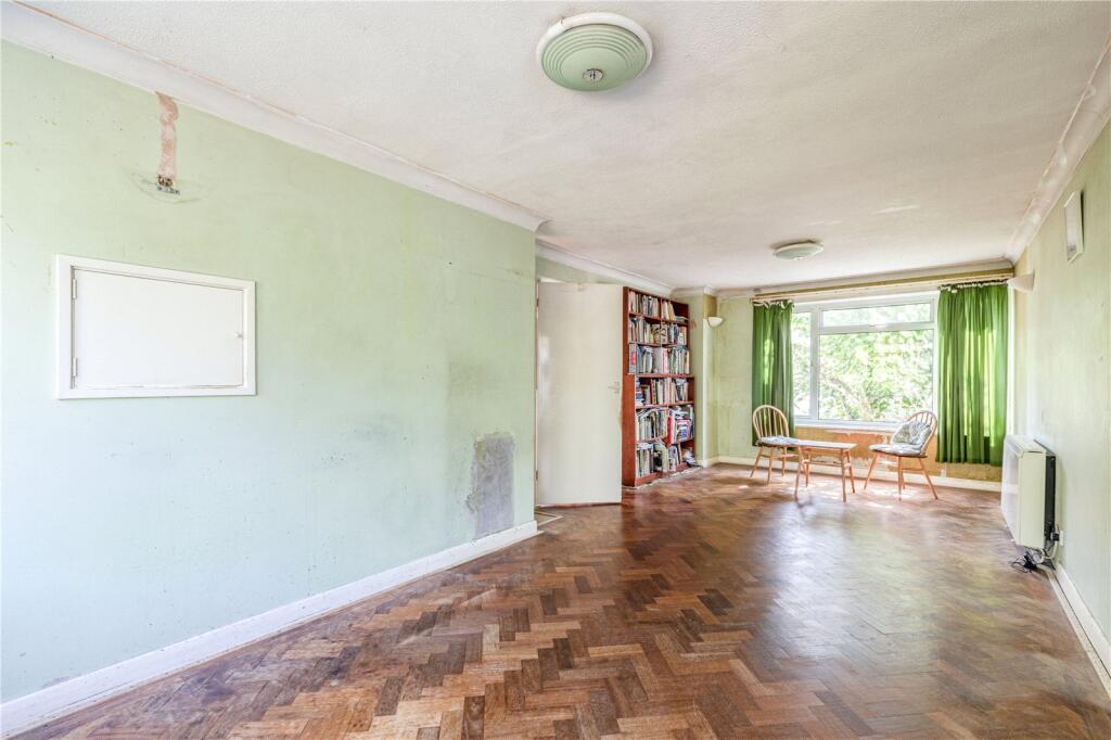 Cobs Way, New Haw, Addlestone, Surrey, KT15 photo 3