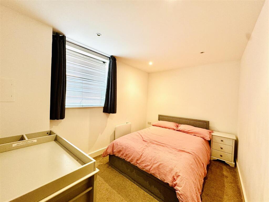 Apartment in Reading - View 5