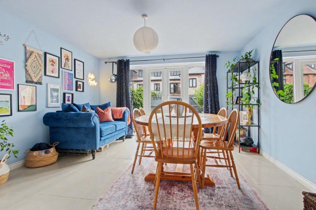 House in Cambridge - More
