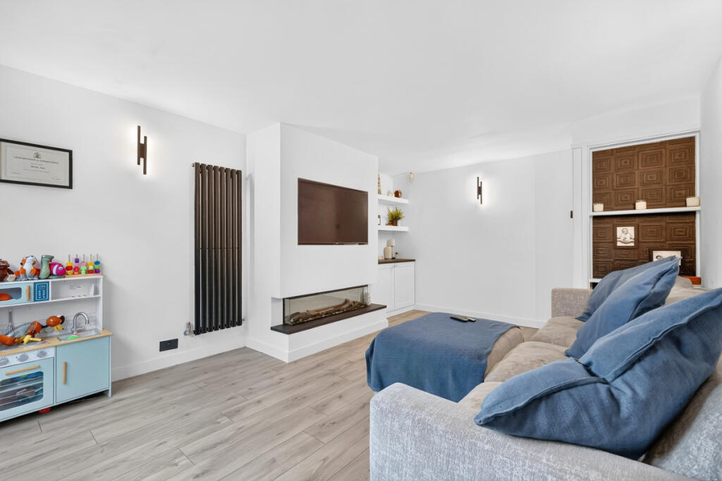 House in Southend-on-Sea - View 5