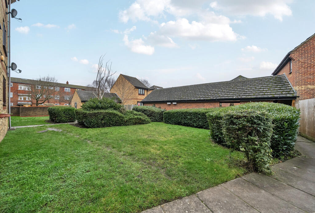 Apartment in Croydon - View 4