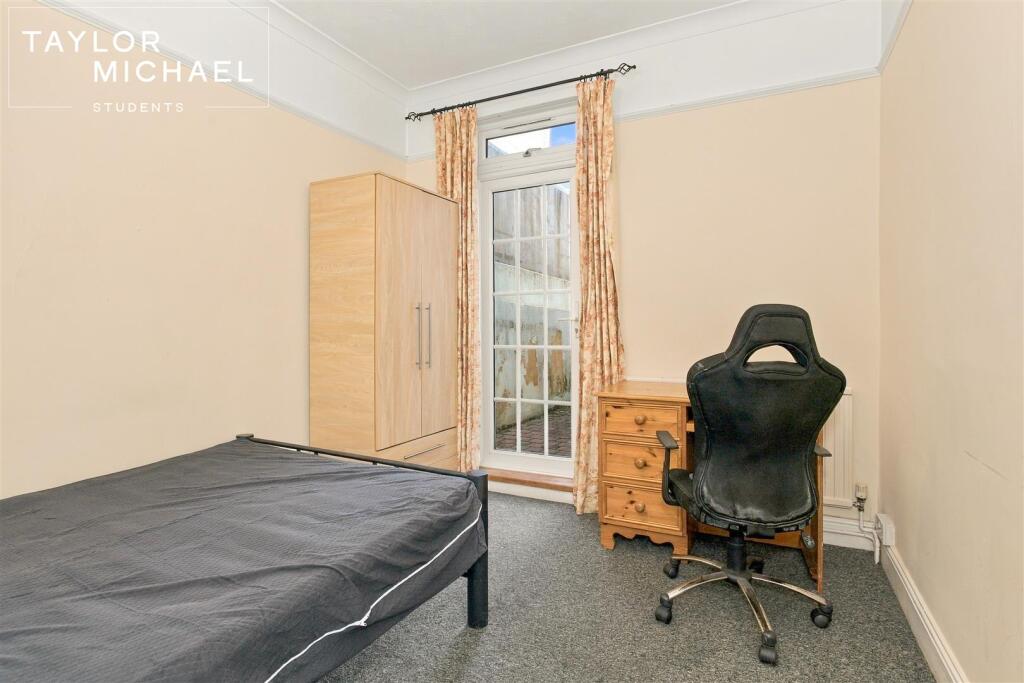 6 bedroom terraced house for rent