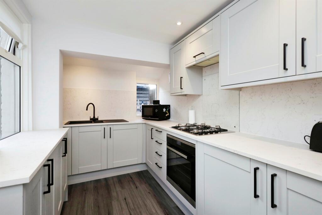 Leslie Street, Eastbourne photo 3