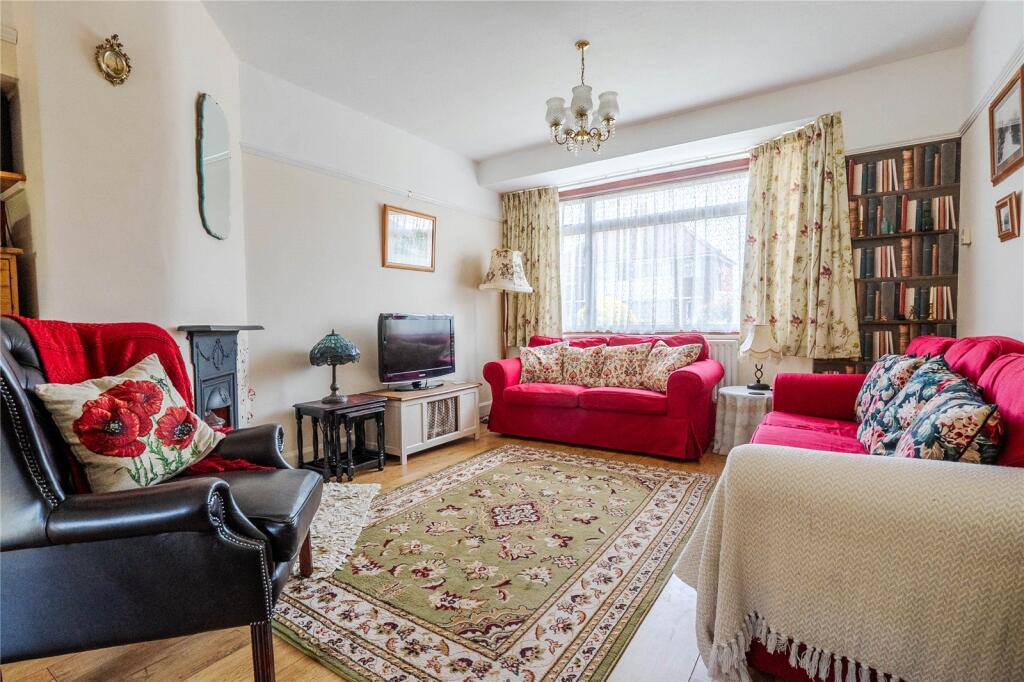 Cottingham Grove, Bletchley, MK3 photo 2