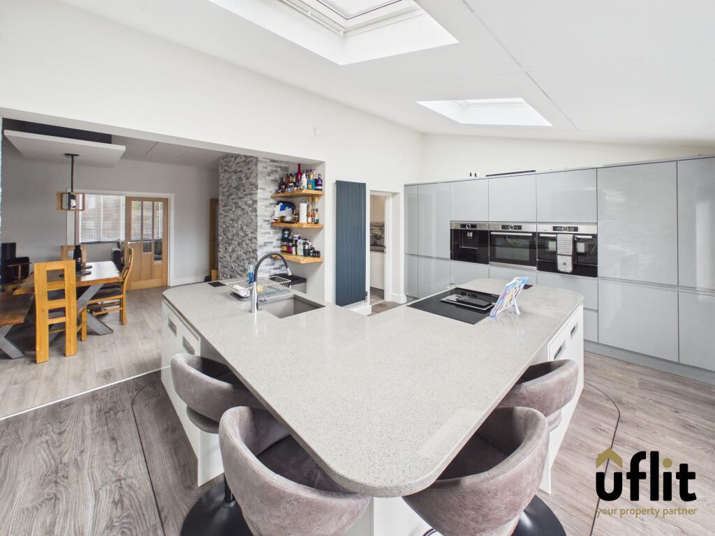 House in Rotherham, Parkgate - View 4