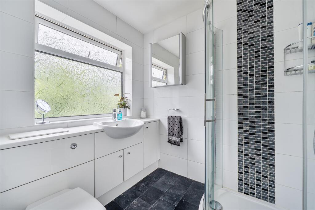 House in Crowthorne, Finchampstead - View 5