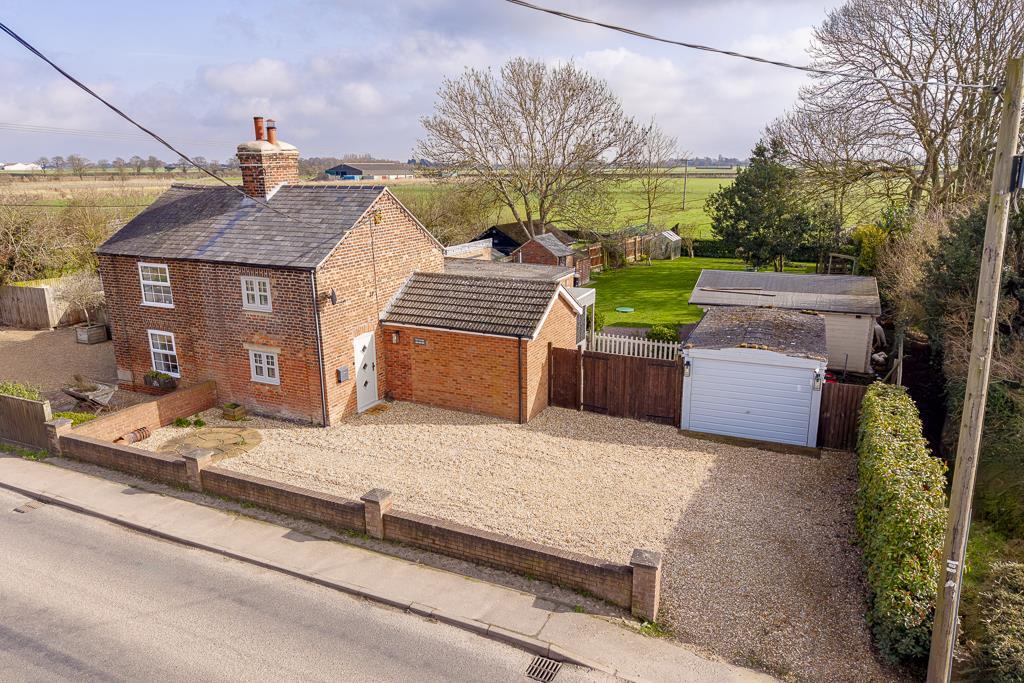 2-bed semi-detached on Lowgate, Fleet, Holbeach, £250,000