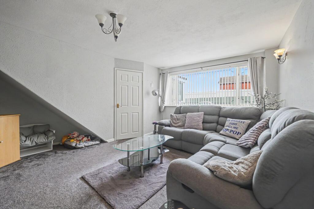 House in Nuneaton and Bedworth, Warwickshire - View 5