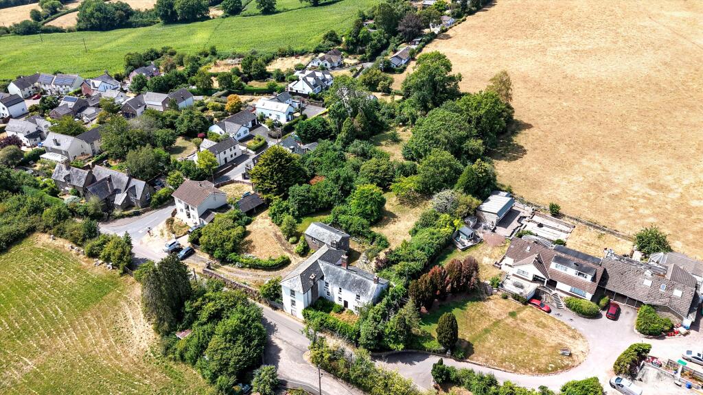 House in Newport - More