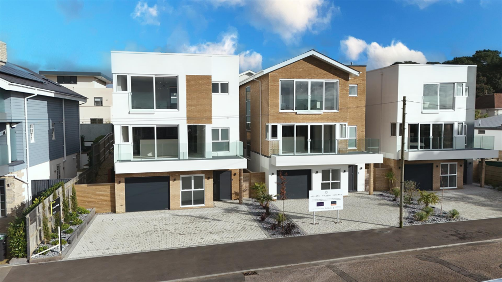 Dorset Lake Avenue, Lilliput